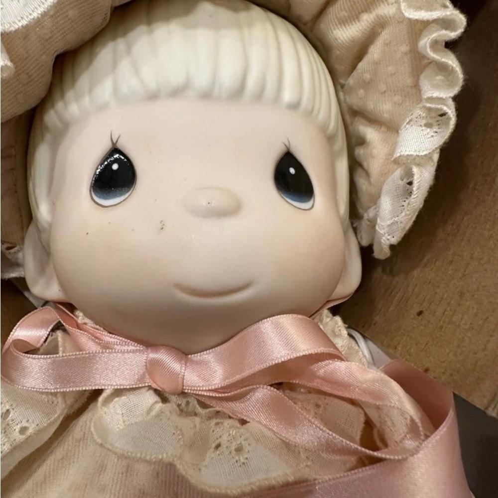 Precious moments, Kristy doll open edition E – 2851 with box